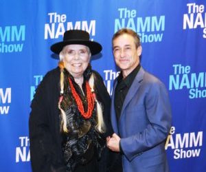 Joni Mitchell Receives The Les Paul Innovation Award at the 35th Annual NAMM TEC AWARDS