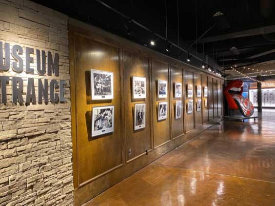 The Musicians Hall of Fame Welcomes Exclusive Les Paul through the Lens Gallery Exhibit