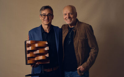 Peter Frampton Honored with 2024 Les Paul Spirit Award at Exclusive Gibson Garage Event